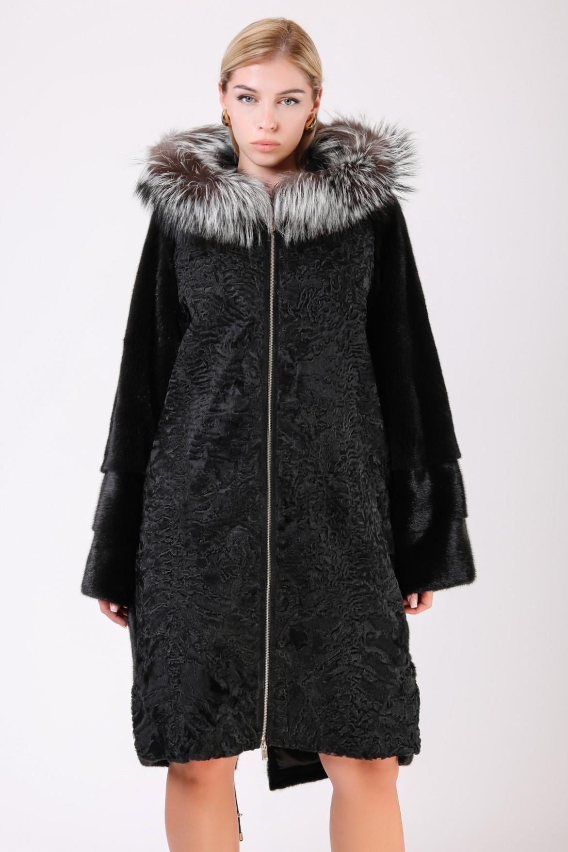 Manteau en fourrure de vison avec détail fourrure de renard noir, LC Leather Club