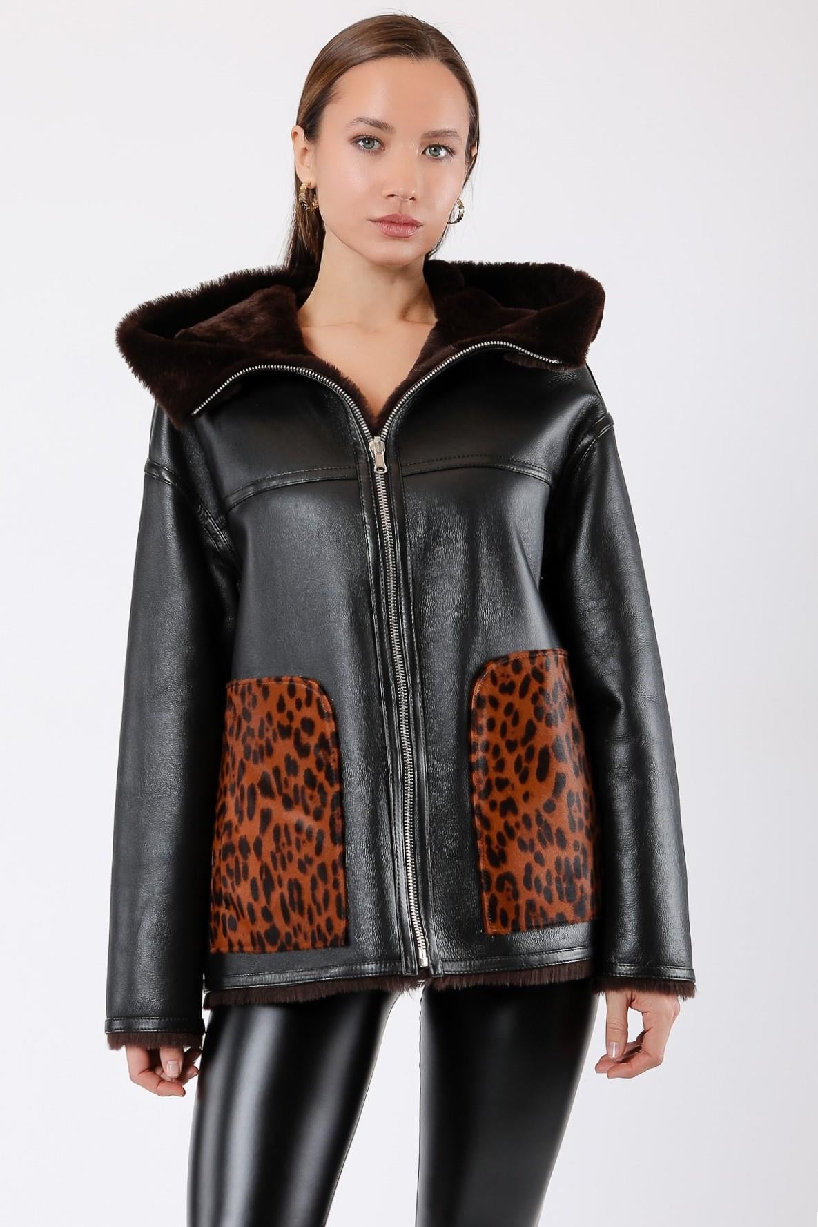 Pelzmantel mit Lederbesatz in Schwarz, LC Leather Club