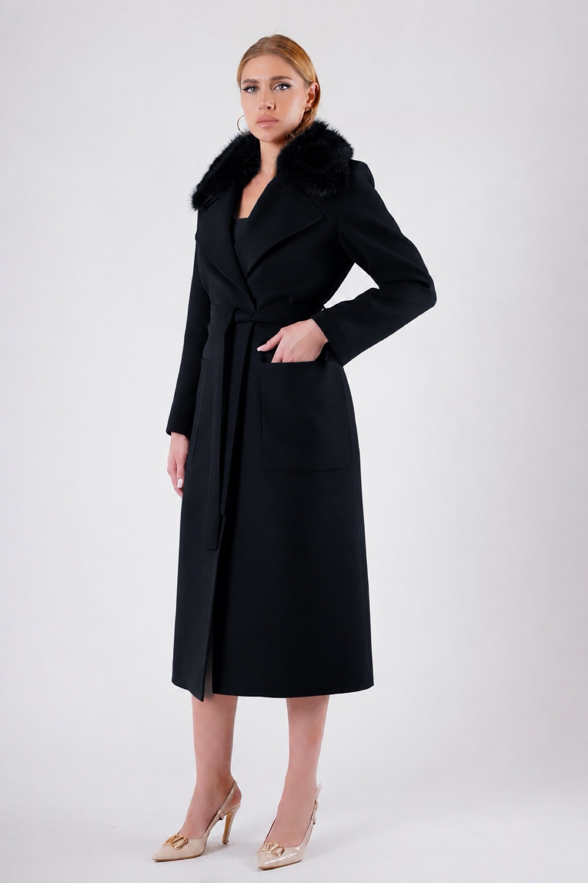 Manteau en cachemire noir avec finiture en fourrure, LC Leather Club