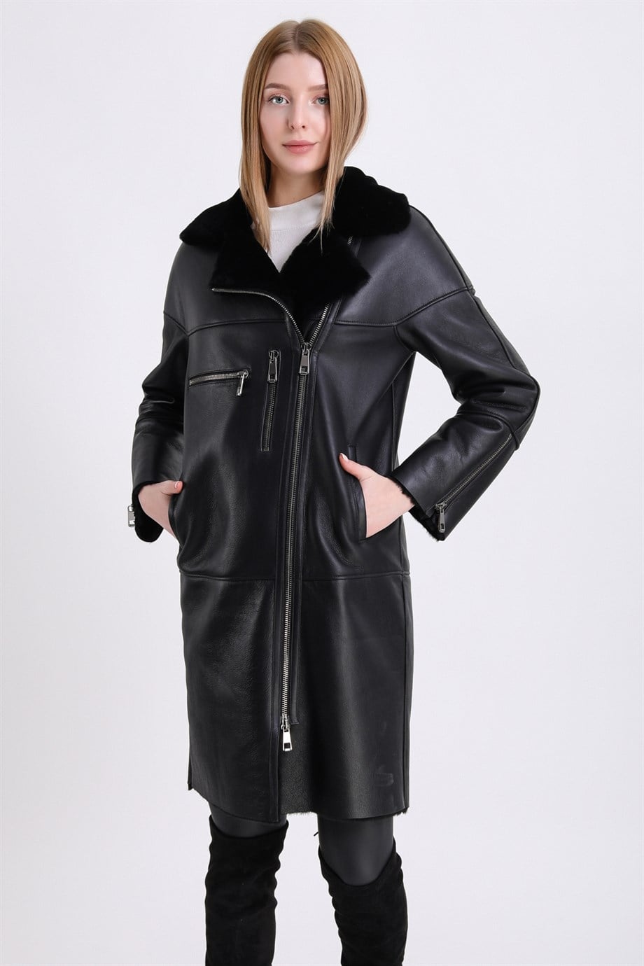 Manteau en fourrure noir avec doublure en soie, LC Leather Club
