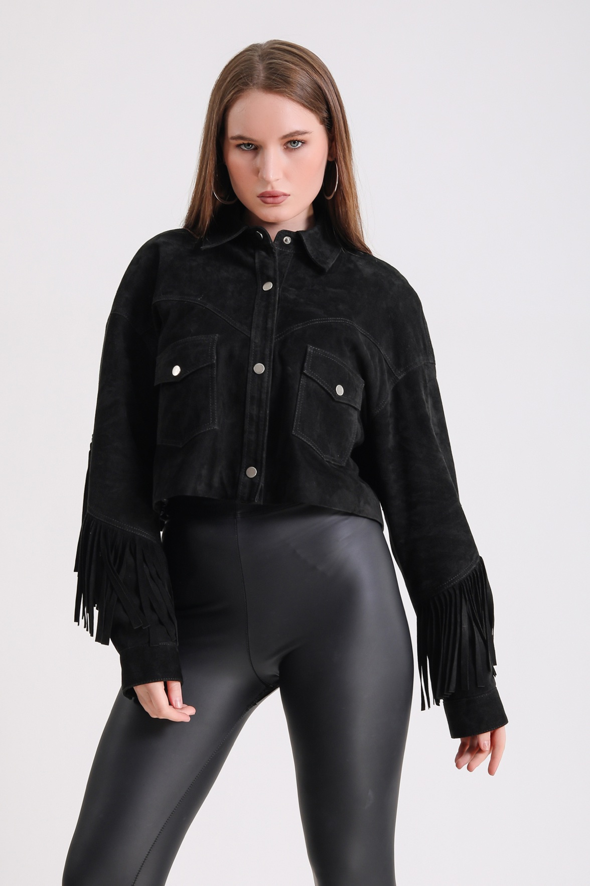 Czarna krótka kurtka zamszowa z frędzlami, LC Leather Club