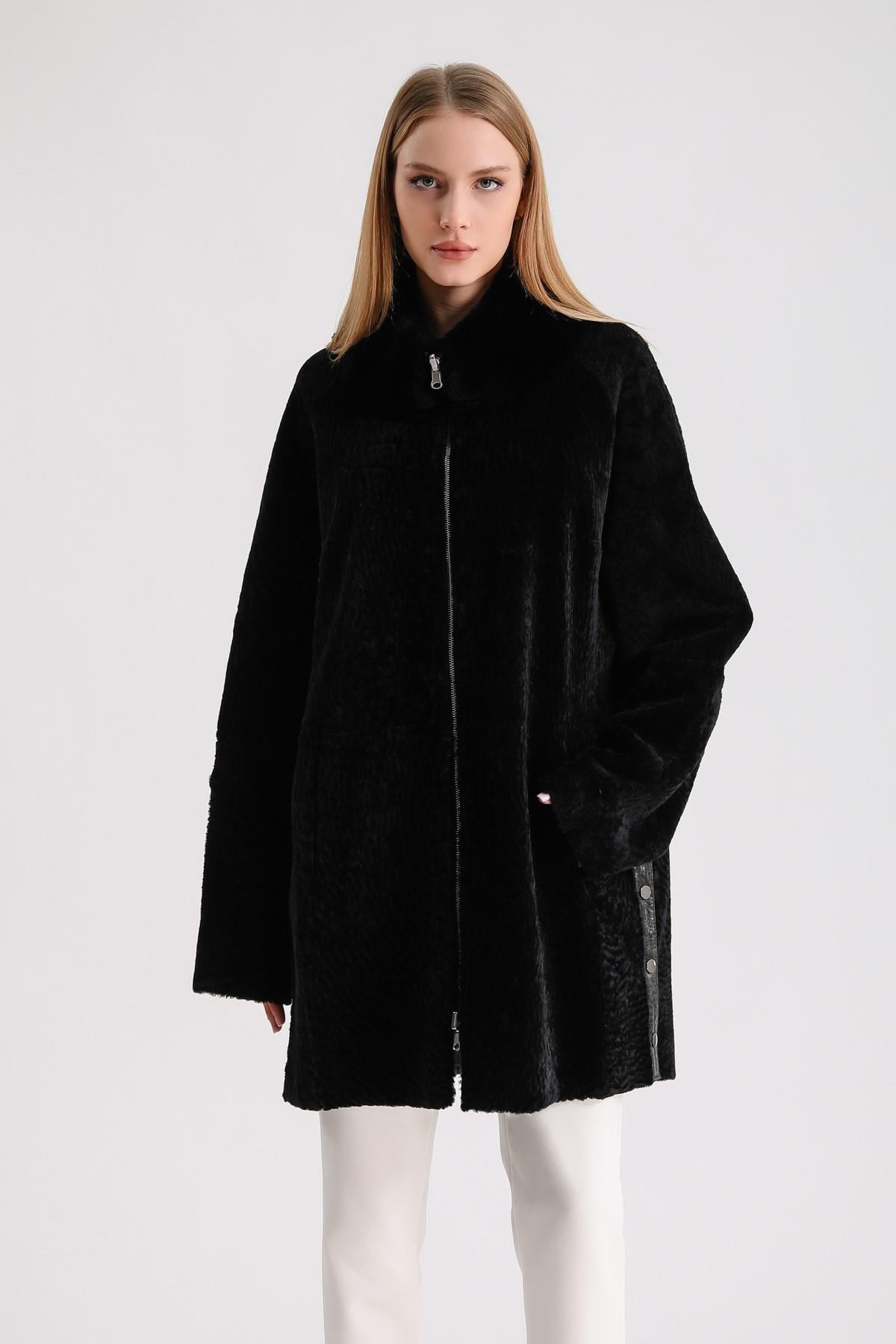 Manteau en astrakan noir avec garnitures en rex et cuir, LC Leather Club