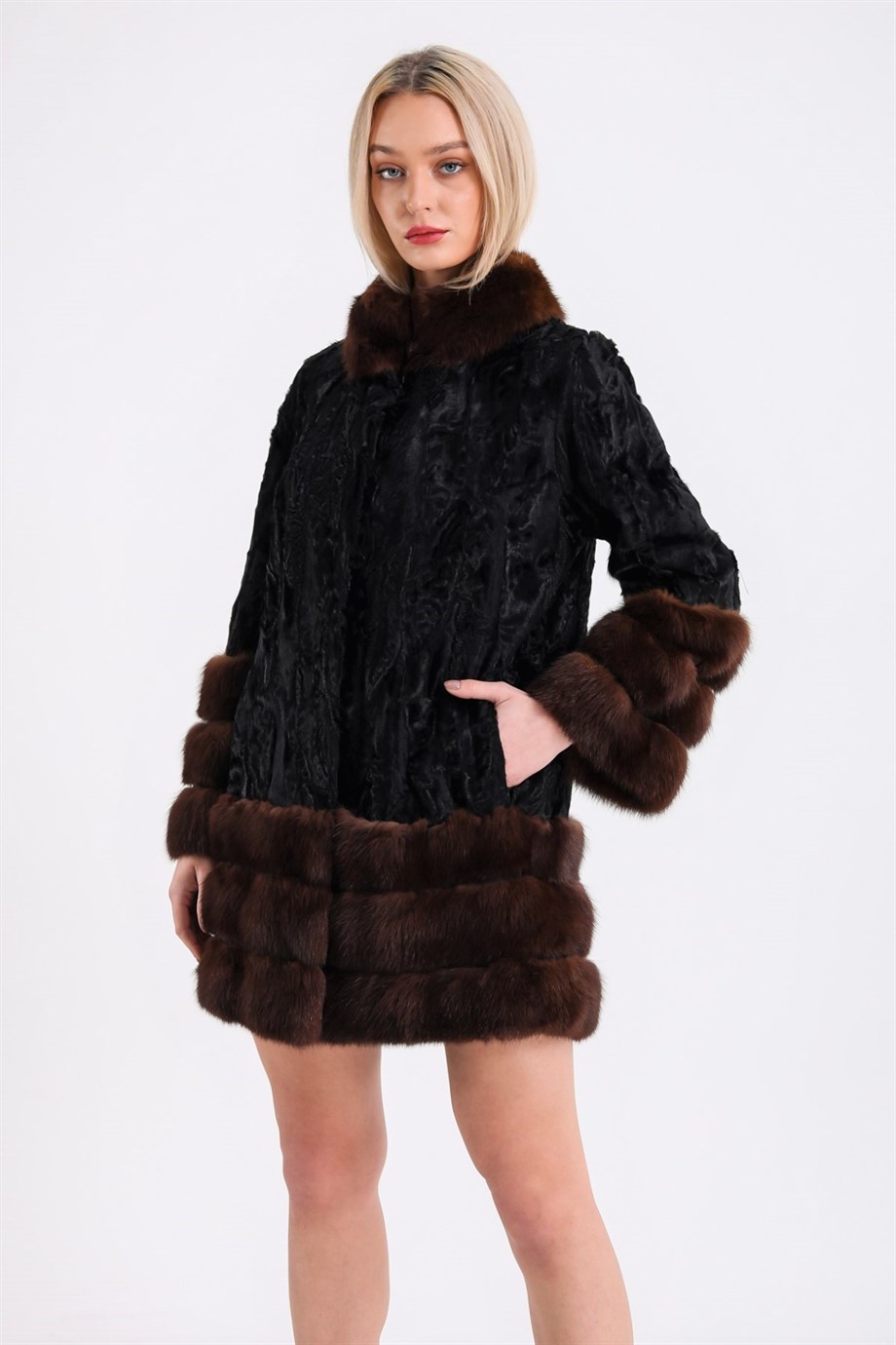 Manteau en astrakan noir avec détails zibeline, LC Leather Club
