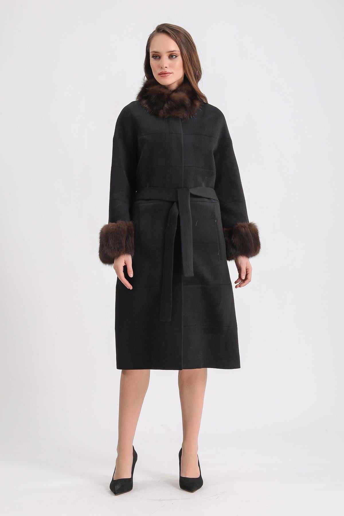 Manteau en cachemire noir avec garniture en fourrure de zibeline, LC Leather Club