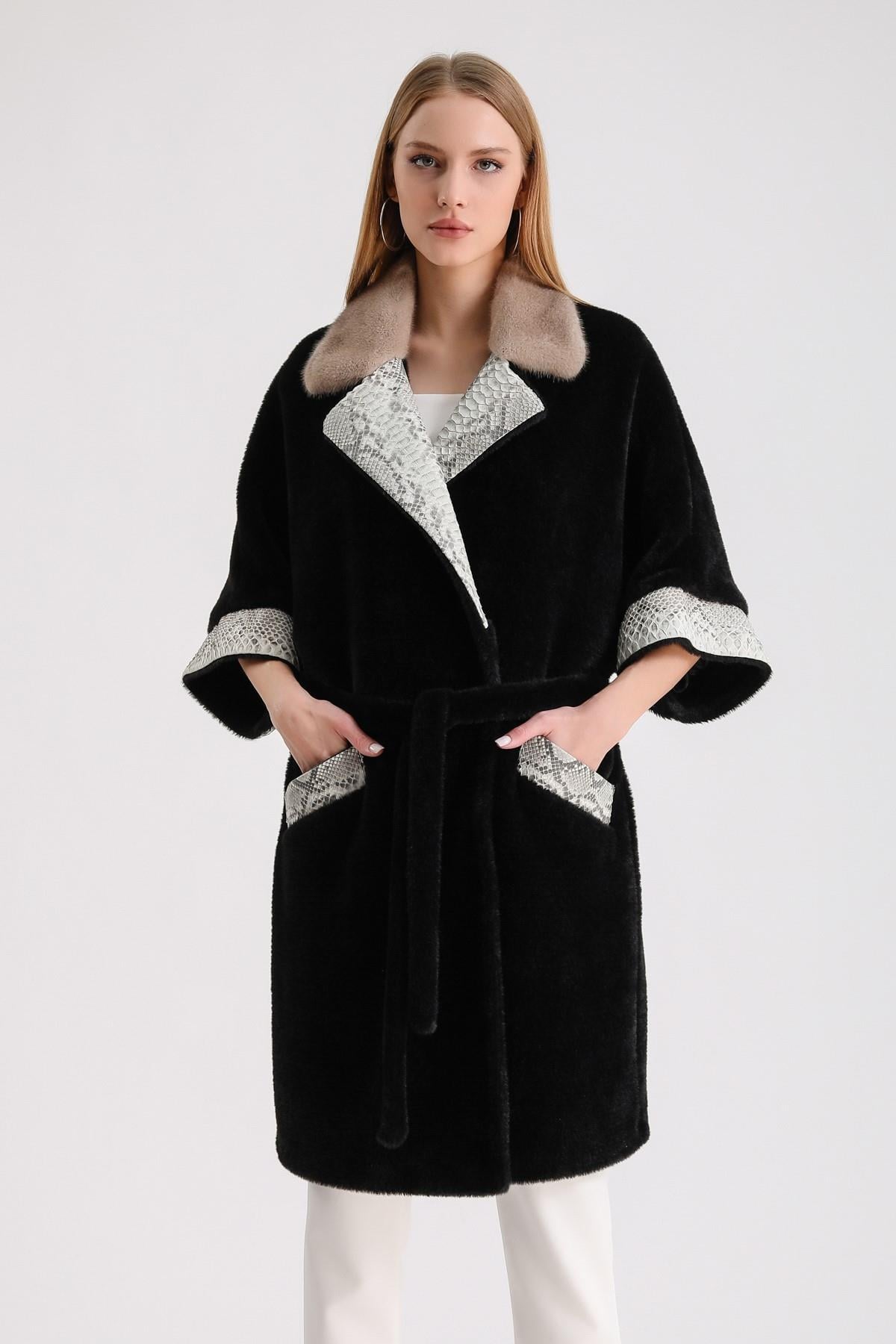 Manteau en laine noir avec garnitures en vison et cuir python, LC Leather Club