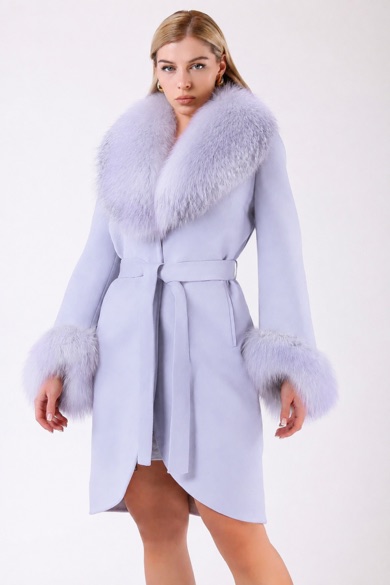 Manteau en cachemire bleu clair avec finitions en renard