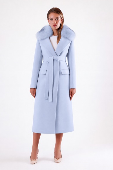 Manteau en cachemire bleu clair avec fioritures en fourrure