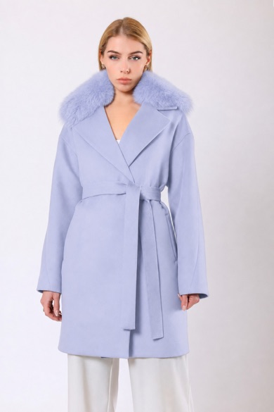 Manteau en cachemire Miranda bleu clair avec finiture en fourrure