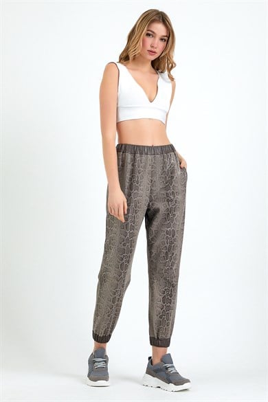 Pantalon en cuir beige imprimé anaconda coupe sport