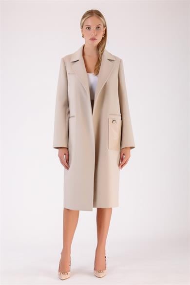 Manteau en cachemire beige avec garniture de cuir