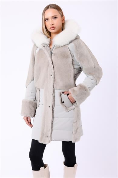 Doudoune en laine beige avec accessoires en fourrure de renard et détails en cuir d'agneau véritable