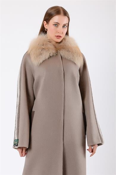 Manteau en alpaga laine beige avec garniture en fourrure de renard