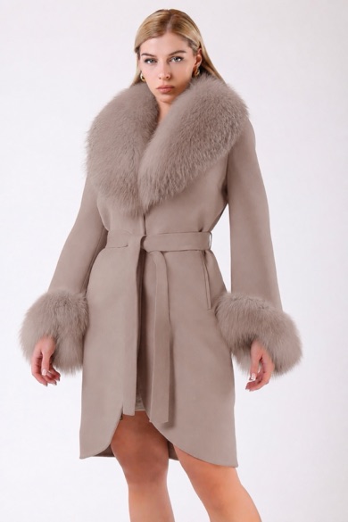 Manteau en cachemire beige avec garniture de fourrure de renard