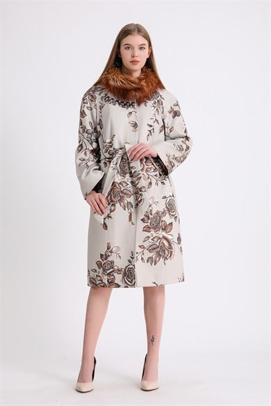 Manteau en cachemire beige or avec motif floral et garniture en fourrure de renard