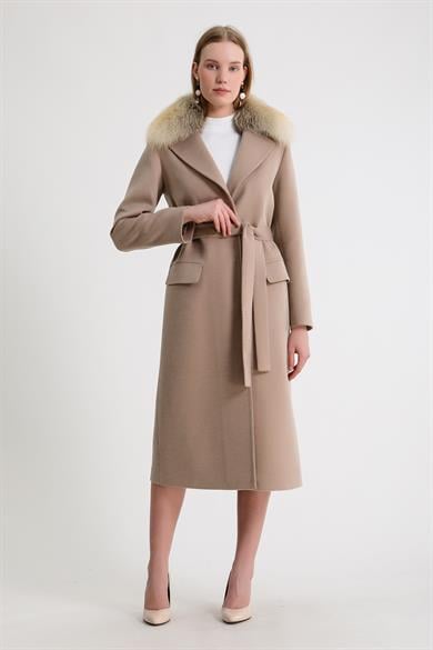 Manteau en cachemire beige avec détails en renard doré