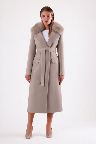 Manteau en cachemire beige avec accessoires en fourrure