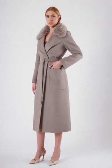 Manteau en cachemire beige avec garniture fourrure