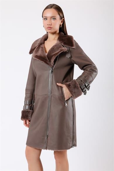Manteau en cuir doublé de fourrure beige