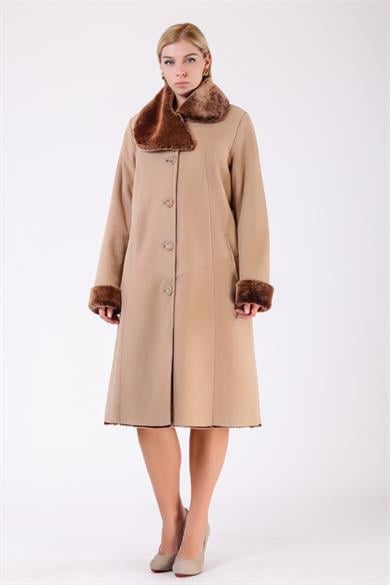 Manteau en fourrure beige