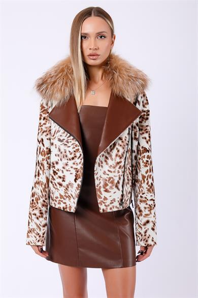Manteau en cuir beige motif léopard avec garniture renard