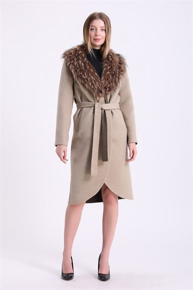 Manteau en cachemire beige garni de fourrure de mérinos