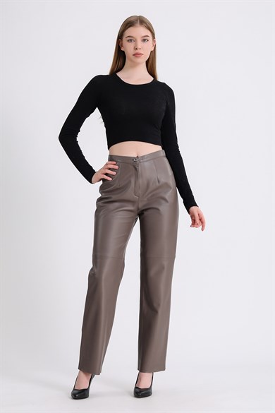Pantalon en cuir beige coupe régulière