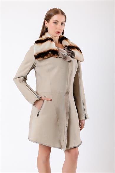 Manteau en fourrure daim beige
