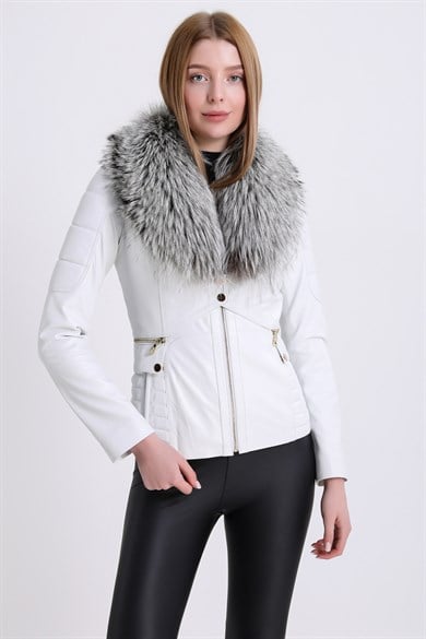 Veste-gilet en peau d'agneau blanc avec garniture fourrure renard