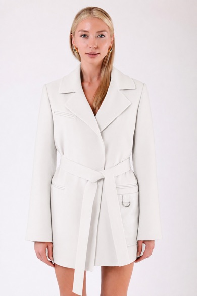 Manteau en cachemire blanc avec fitures en cuir