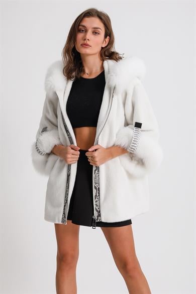 Manteau en fourrure de renard blanc avec garniture python