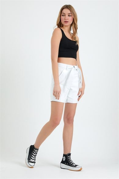 Short en cuir blanc mini