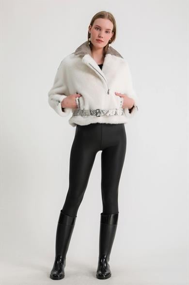 Veste en fourrure de renard blanc avec impression python