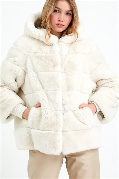 Manteau en fourrure de rex blanc