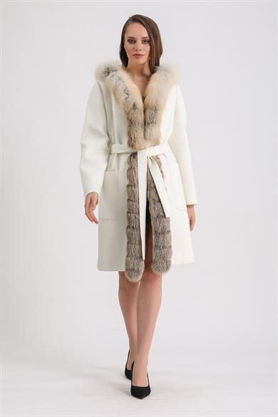 Manteau en cachemire blanc avec détails en fourrure de zibeline