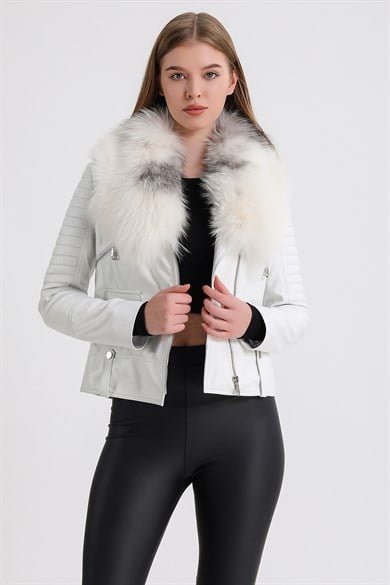 Veste en cuir blanche avec garniture en fourrure de renard