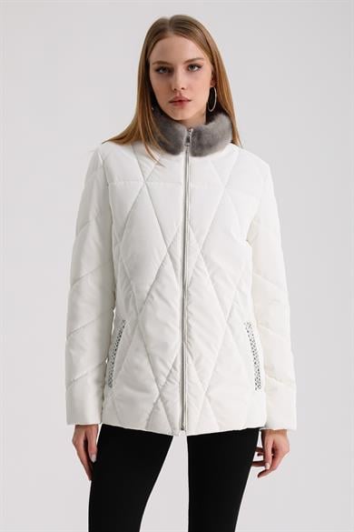 Doudoune blanche avec détails en vison et doublure en cuir python