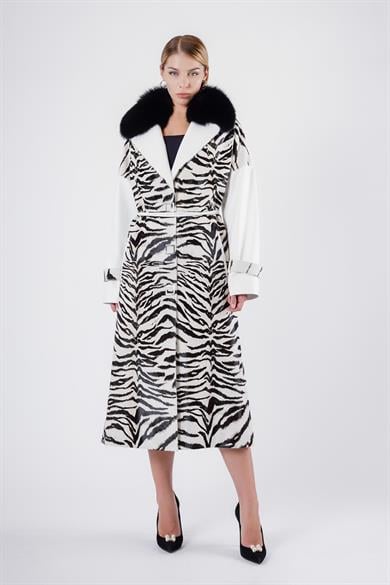 Manteau en fourrure blanc motif zèbre
