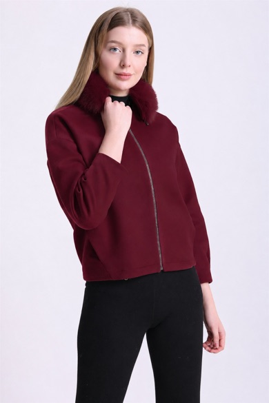 Veste en cachemire bordeaux garnie de fourrure de renard
