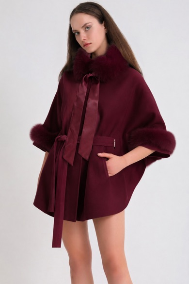 Veste en cachemire bordeaux avec finiture en renard