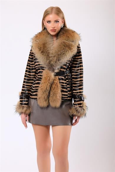 Manteau en fourrure de cheval camel Christina motif zèbre avec détail fourrure de renard