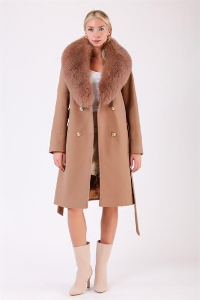 Manteau en cachemire beige chameau avec détails fourrure de renard