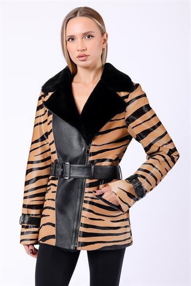 Manteau en fourrure camel-brun motif tigré