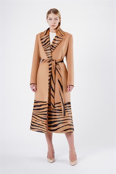 Manteau en cachemire chameau avec motif cuir léopard