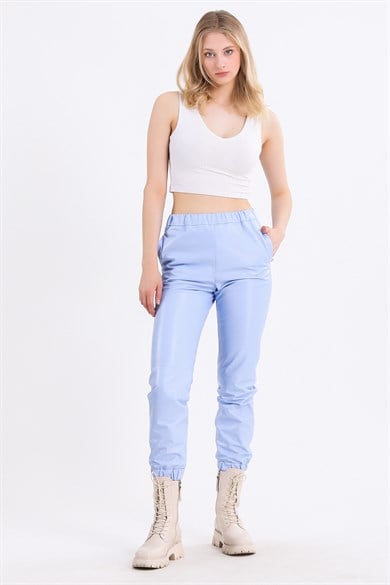 Pantalon en cuir bleu ciel ajusté