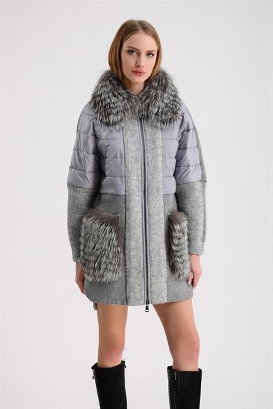Manteau en cachemire gris avec garniture de renard Arjante