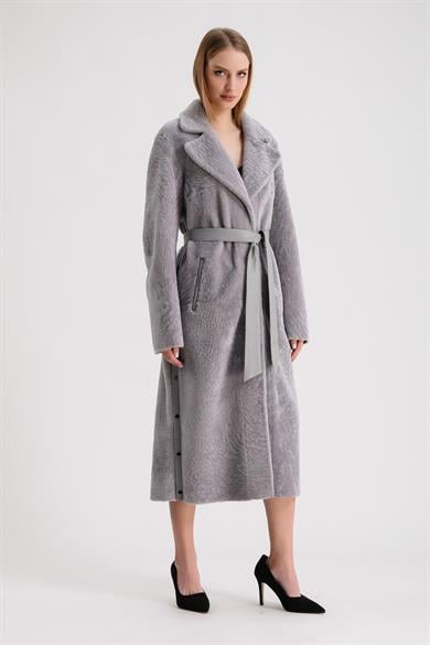 Manteau en astrakan gris