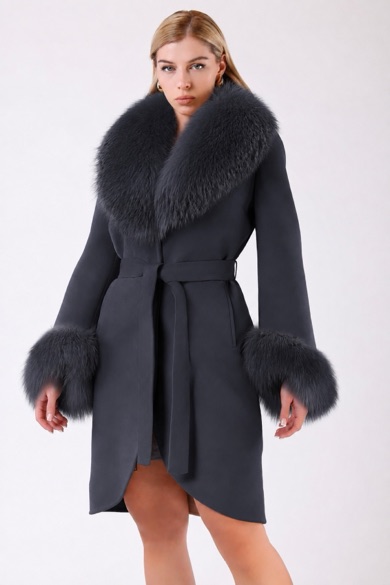 Manteau en cachemire gris avec garniture en fourrure de renard