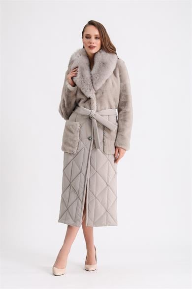 Manteau en alcantara gris avec garniture en fourrure de renard