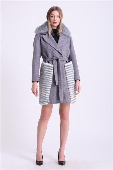 Manteau en cachemire gris garni de fourrure de renard et vison
