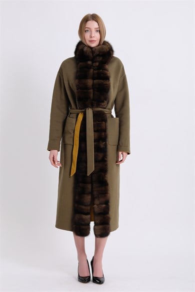 Manteau en alpaga kaki avec détails en fourrure de zibeline